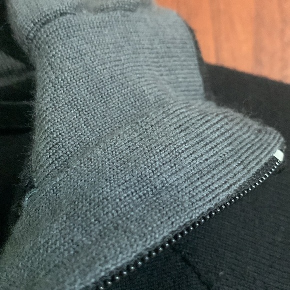 Woman’s Black Smartwool 100% Merino Wool Long Sleeved Full Zip Up Jacket - Picture 6 of 10